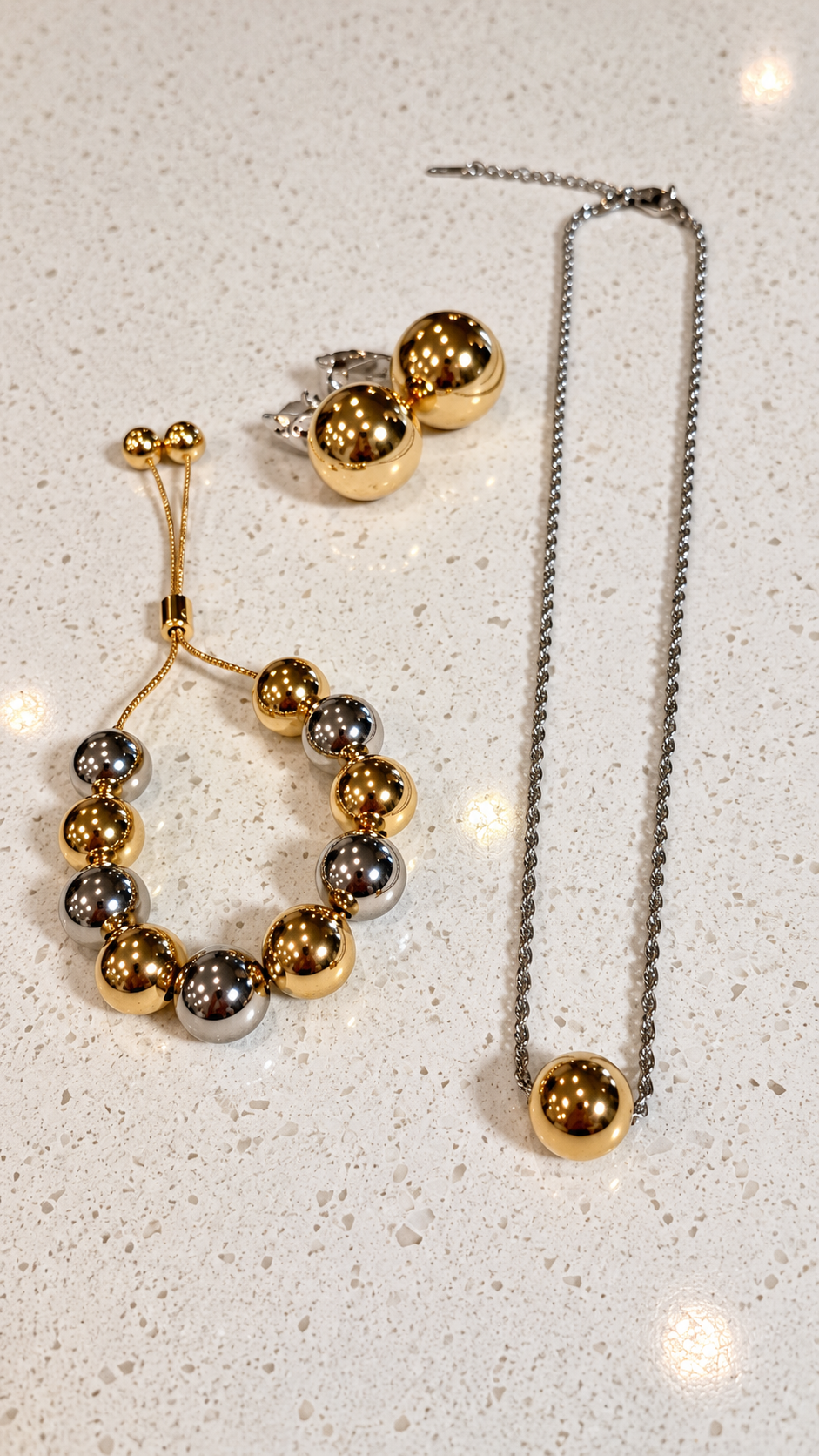 Pieza #20 Set de collar, pulsera y aretes bolitas oro plata