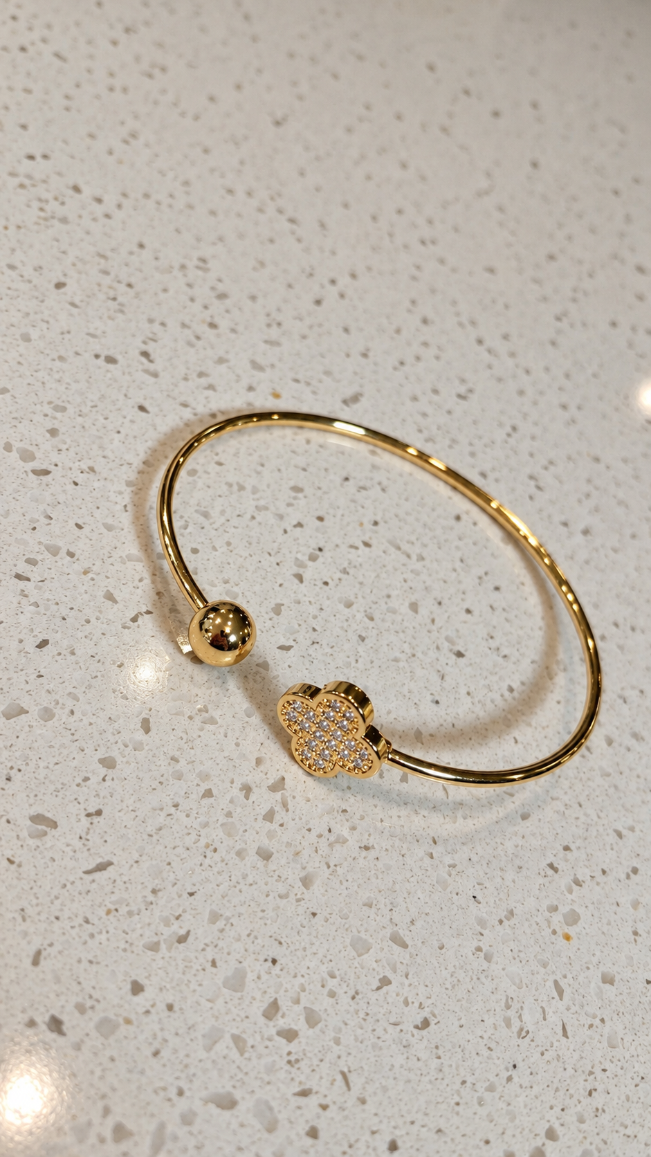 Pieza #21 Pulsera Bangle trebol 4 hojas