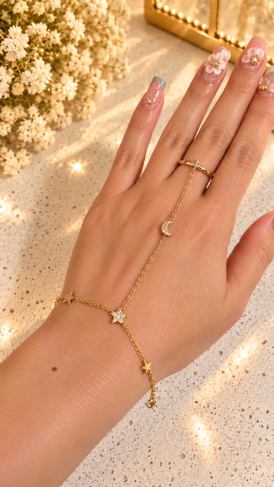 Pieza #62 - Pulsera con cadenita lunas y estrellas