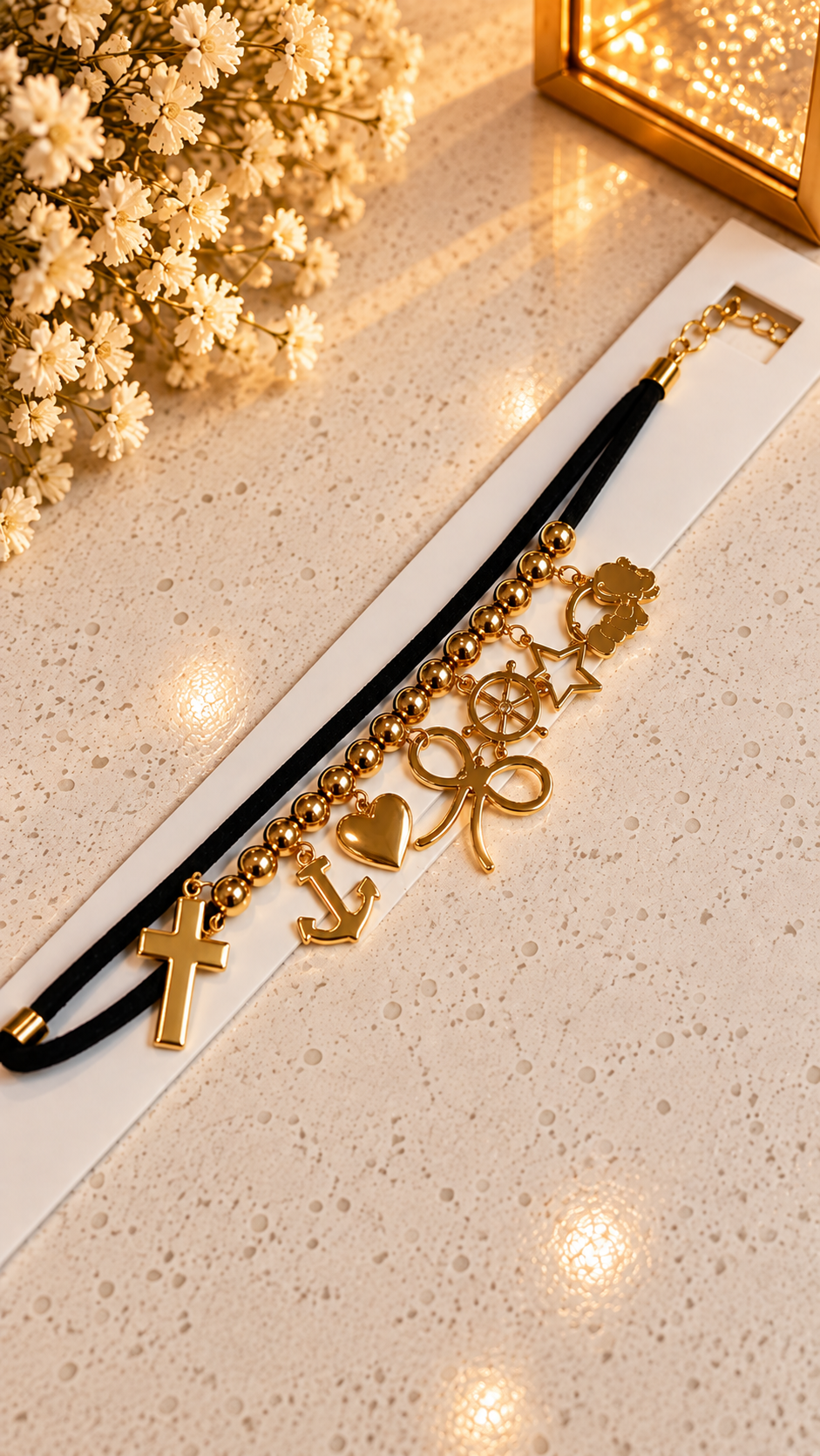 Pieza #67 - Pulsera de charms (color oro y negro)