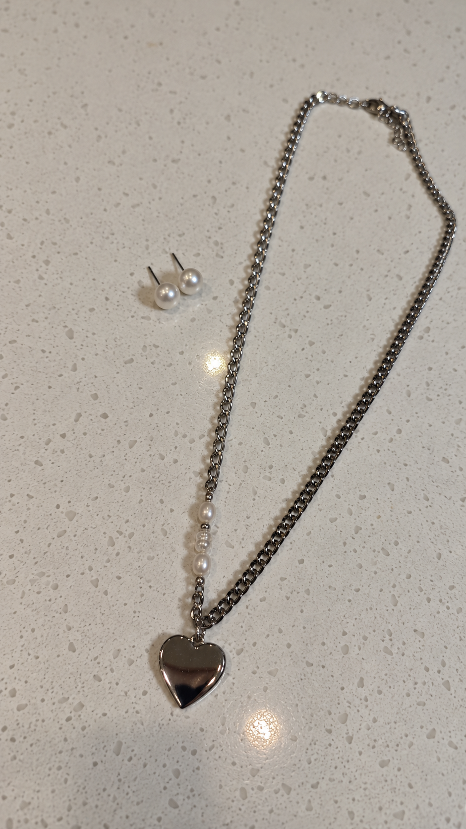 Pieza #75 Set de collar y aretes - corazón perla (Stainless Steel Plata)